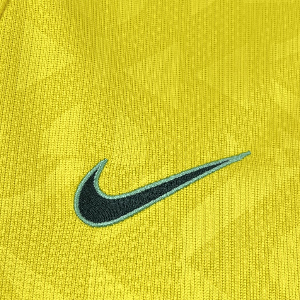 Maillot Brésil Coupe du Monde 2026 Le 12 -ème Maillot, maillot de football avec le logo du Brésil et détails colorés.