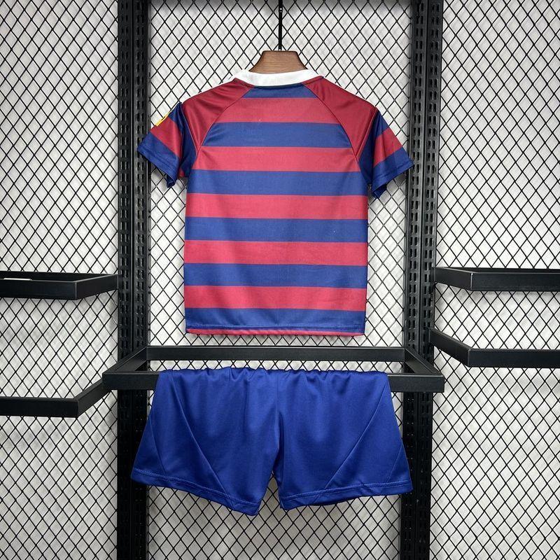 Maillot enfant Newcastle 2024-25, kit officiel de football Le 12 -ème Maillot, vue de face avec maillot et short bleus