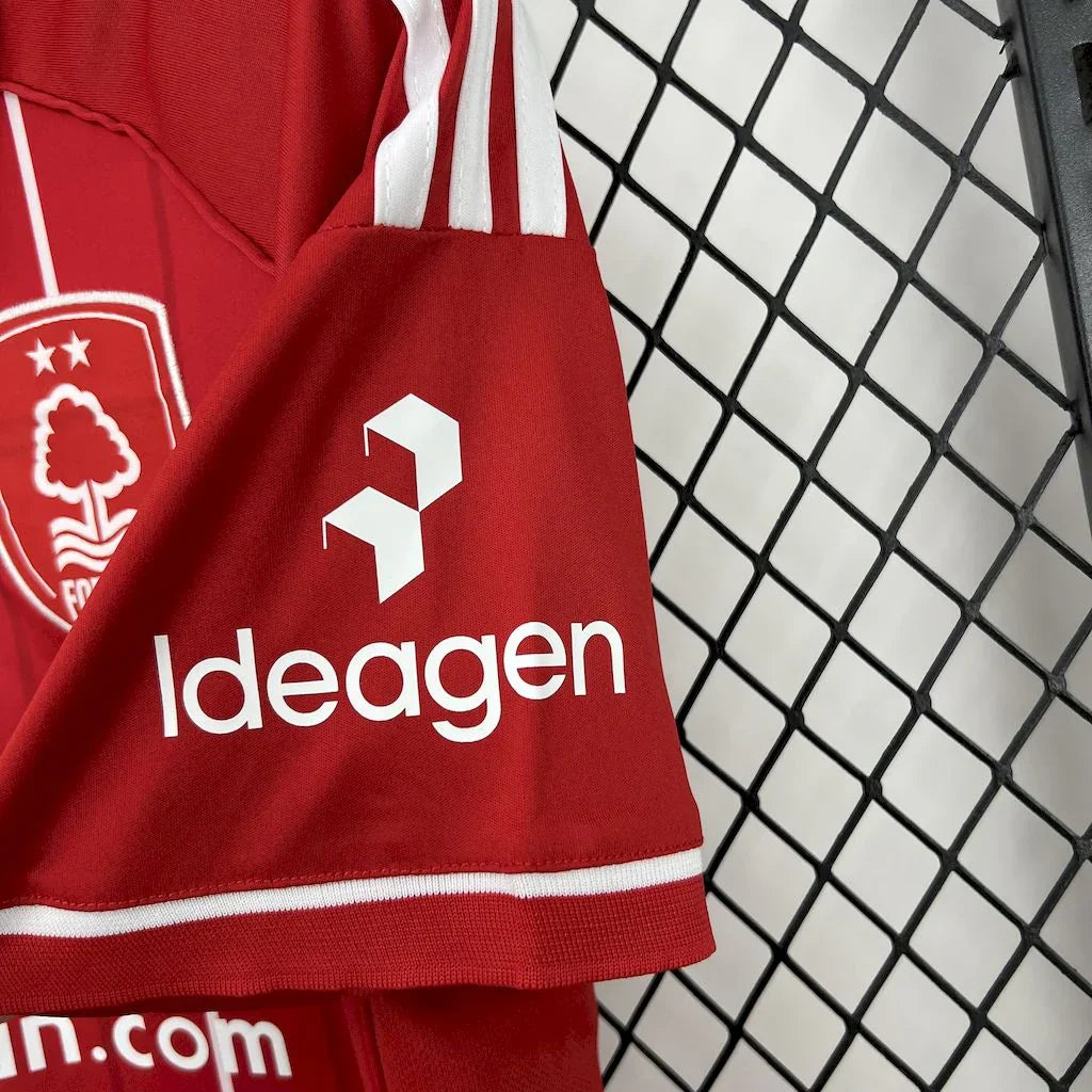 Maillot Nottingham Forest 2025-26 Le 12 -ème Maillot, maillot de football avec logo et design officiel, vue de face