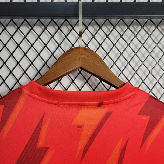 Maillot d'entraînement Arsenal 2023-2024 Le 12-ème Maillot, vue de face avec logo et design sportif.