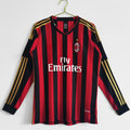 Maillot domicile rétro de l’AC Milan 2013-2014, manches longues, fabriqué par Le 12-ème Maillot, vue de face.