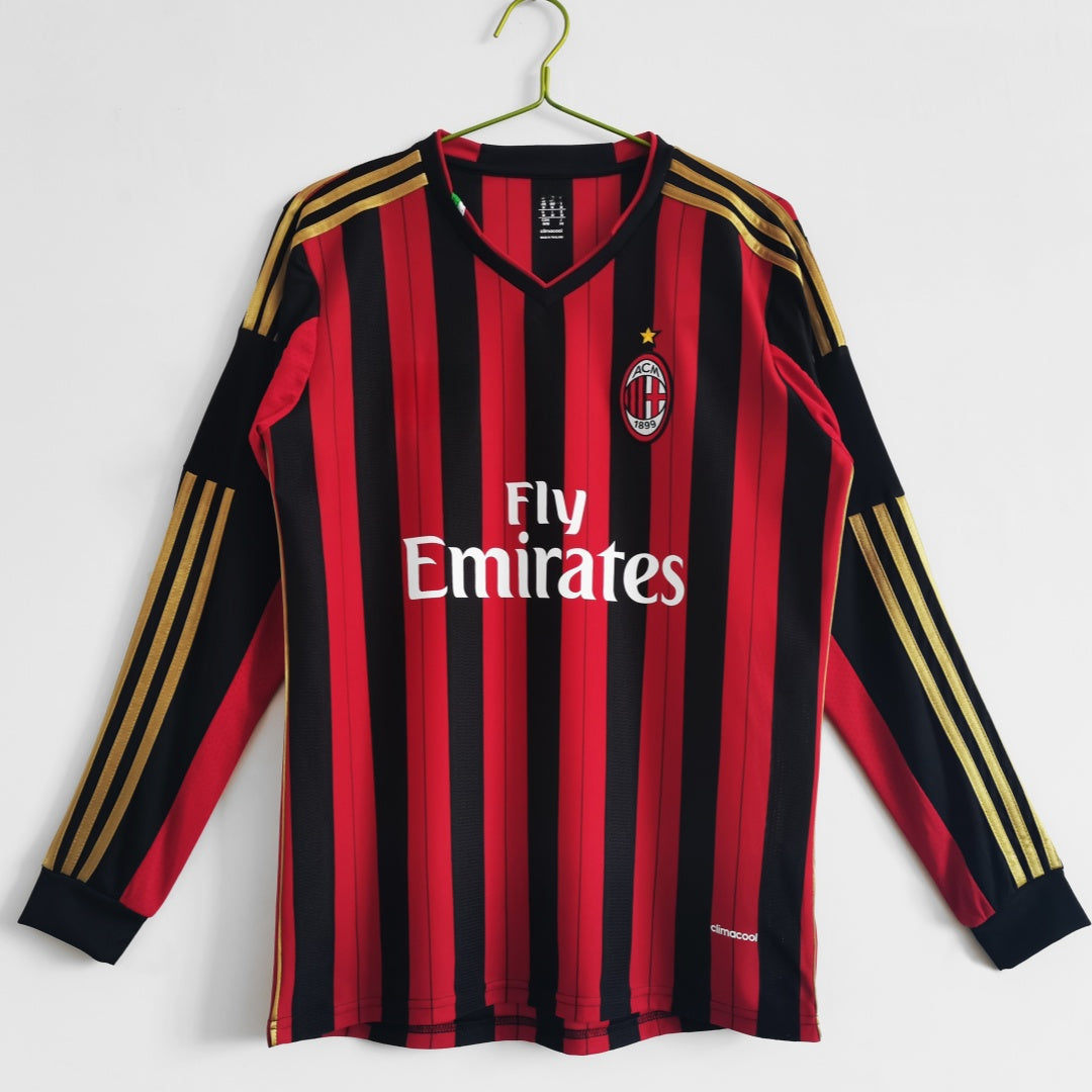 Maillot domicile rétro de l’AC Milan 2013-2014, manches longues, fabriqué par Le 12-ème Maillot, vue de face.