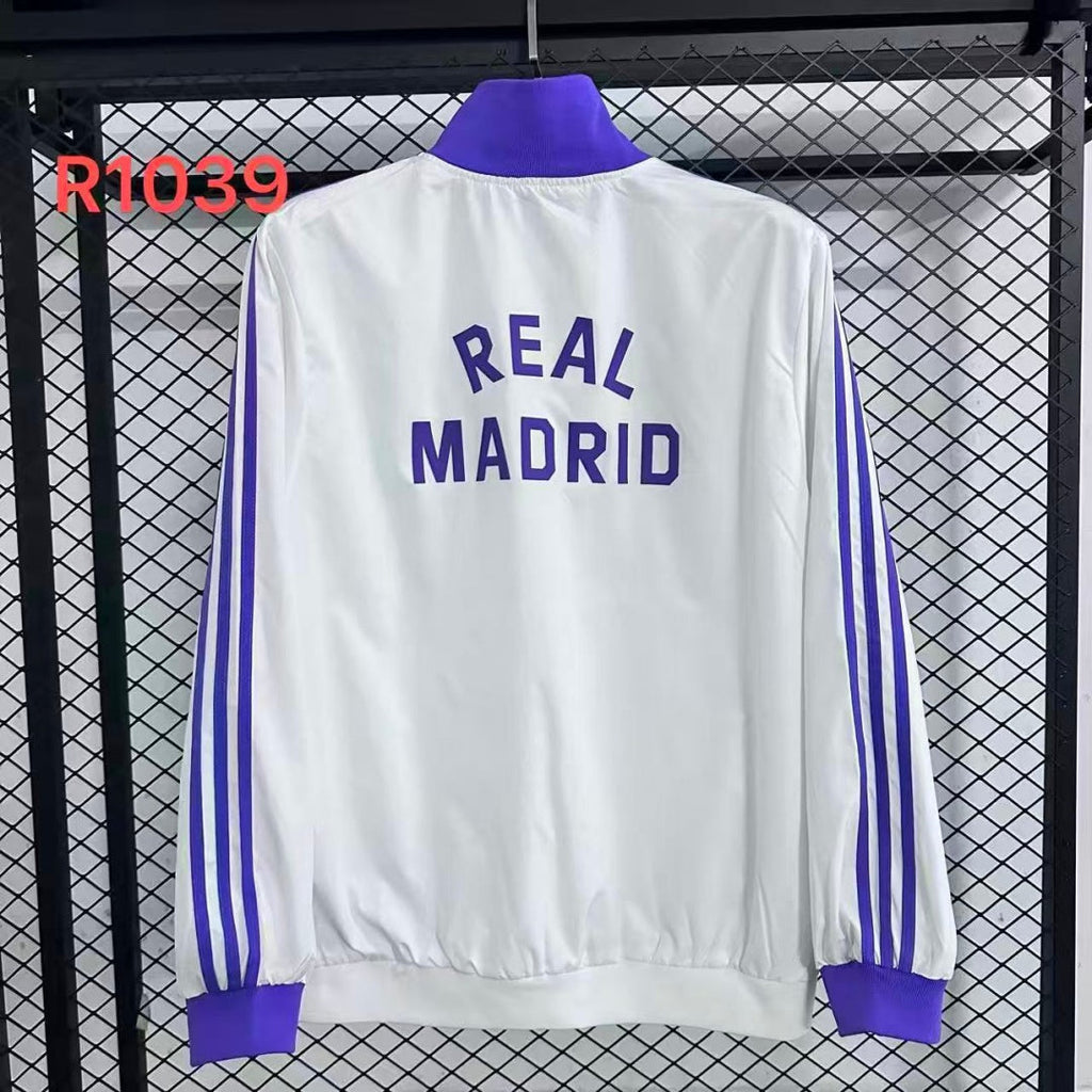 Veste coupe-vent réversible Real Madrid Le 12 -ème Maillot, tissu léger avec logo du club, vue de face.