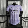 Maillot extérieur Real Madrid 2022-2023 violet, marque Le 12 -ème Maillot, vue de face avec logo et détails du maillot.