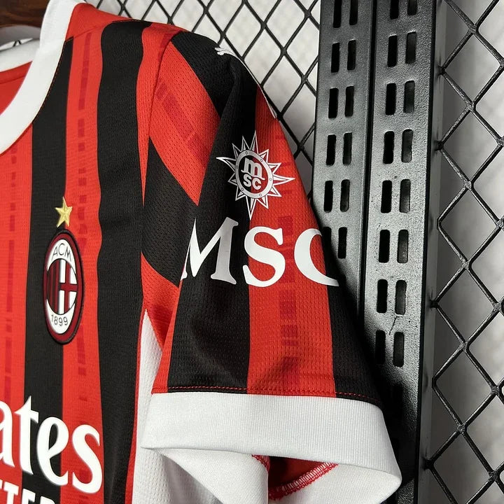 Maillot de football AC Milan 2024/25 Le 12 -ème Maillot, maillot officiel avec logo et design du club.