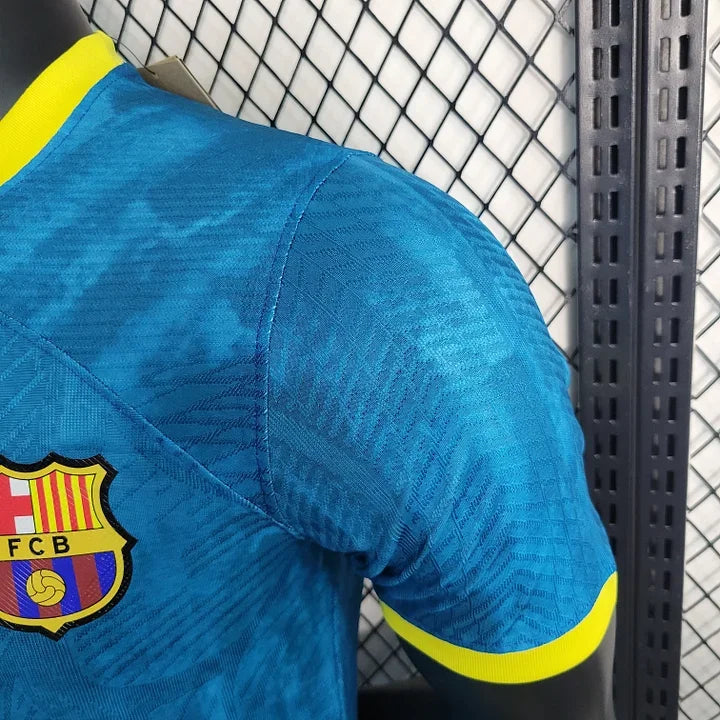 Maillot extérieur FC Barcelone 2023-2024 de la marque Le 12, vue de face avec logo et couleurs officielles blaugrana