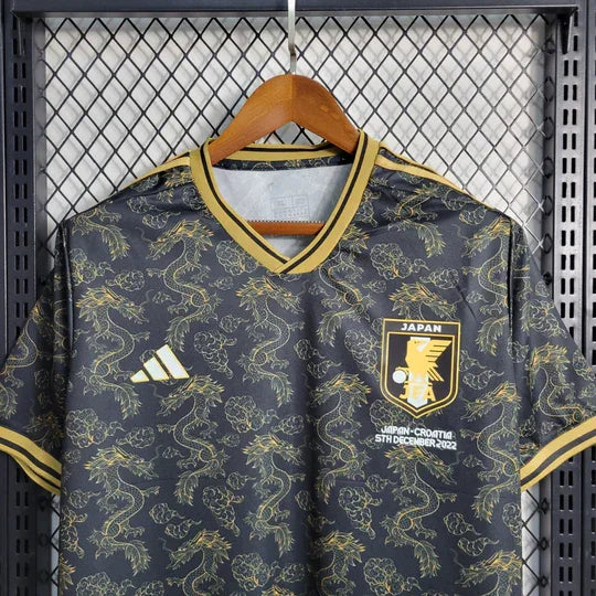 Maillot de football Japon concept 2023-2024 Le 12-ème Maillot, design Dragon, coloris bleu avec motifs modernes.