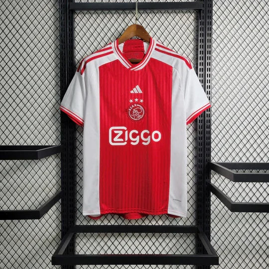 Maillot domicile Ajax 2023-2024 de Le 12 -ème Maillot, maillot de football rouge et blanc avec logo de l'équipe.