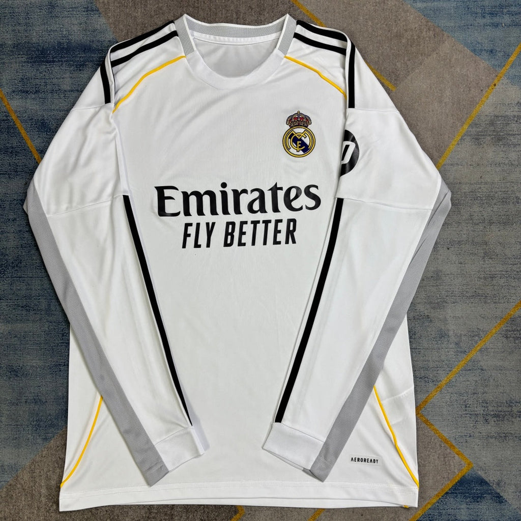 Maillot domicile Real Madrid manches longues, taille 25/26, marque Le 12 -ème Maillot, en tissu blanc avec logo du club.