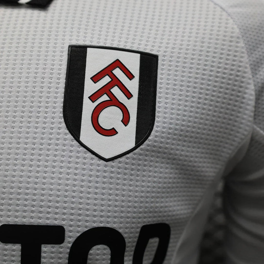 Maillot de football Fulham 2024-25 de la marque Le 12-ème, vue de face avec logo et design officiel.