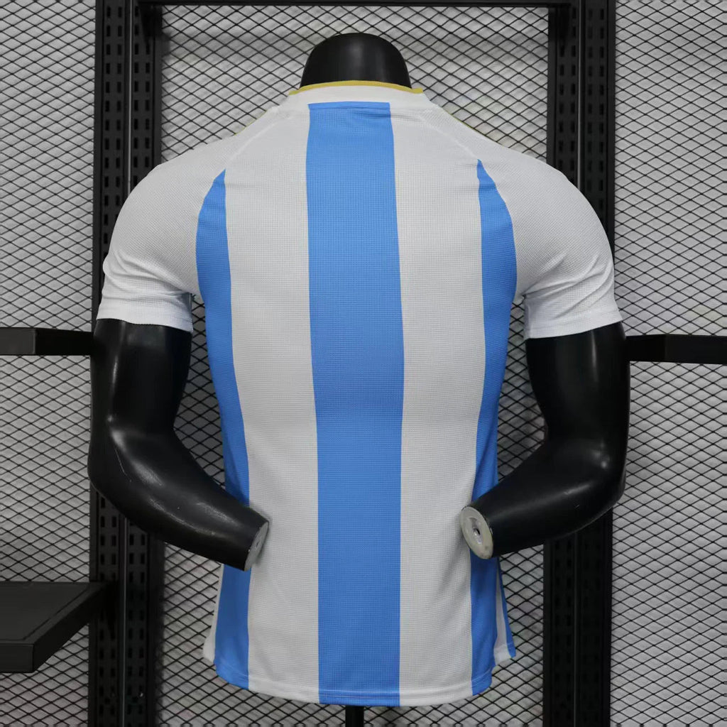 Maillot Argentine 2025/26 de la marque Le 12-ème Maillot, vue de face avec détails du design et du logo national.