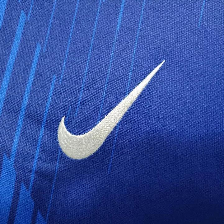 Maillot d'entraînement FC Barcelone 2023-2024 Le 12-ème, devant avec logo et détails colorés, tissu respirant.