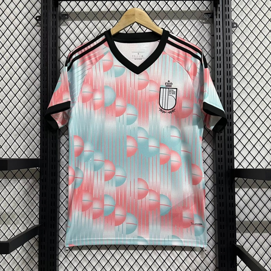 Maillot extérieur Belgique 25/26 de Le 12 -ème Maillot, maillot domicile avec logo de l'équipe, couleurs bleues et noires.