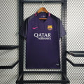 Maillot rétro FC Barcelone 2016-2017 Le 12-ème Maillot, maillot de football avec logo et design vintage, vue de face.