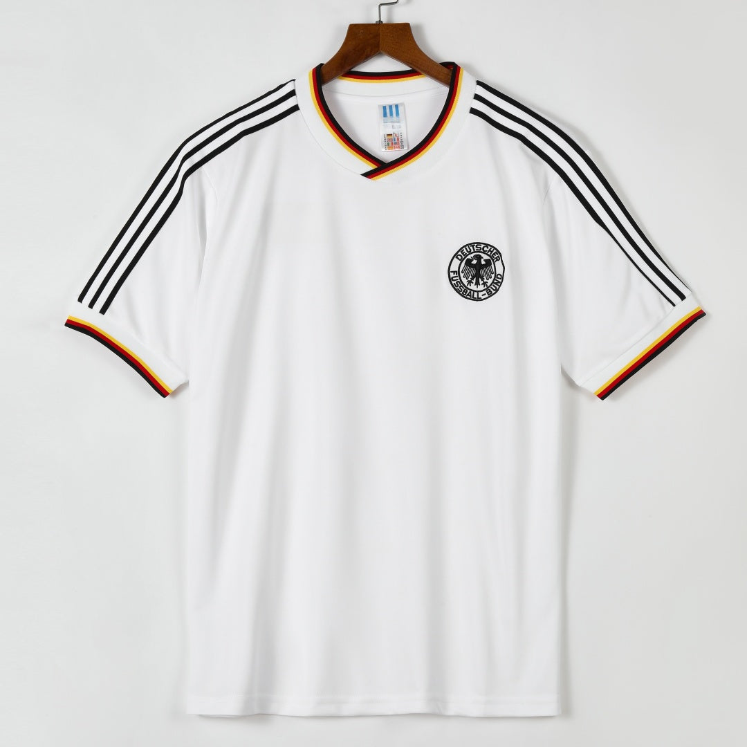 Maillot domicile rétro de l'Allemagne 1986, marque Le 12 -ème Maillot, vue de face avec logo et design traditionnel.