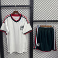 Ensemble de football pour adulte Mexique extérieur, maillot et short de la marque Le 12 -ème Maillot, couleurs vives et détails sportifs.