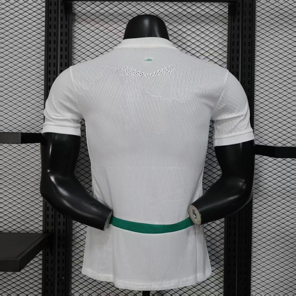 Maillot blanc de joueur Sénégal 25/26, Champion, par Le 12 -ème Maillot, vue de face avec logo et détails du maillot.