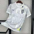 Maillot de football blanc Brésil 25/26 Le 12 -ème Maillot, vue de face, détails du design sportif.