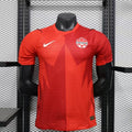 Maillot de la Coupe du Monde 2026 du Canada, marque Le 12 -ème Maillot, avec logo officiel et design patriotique visible.