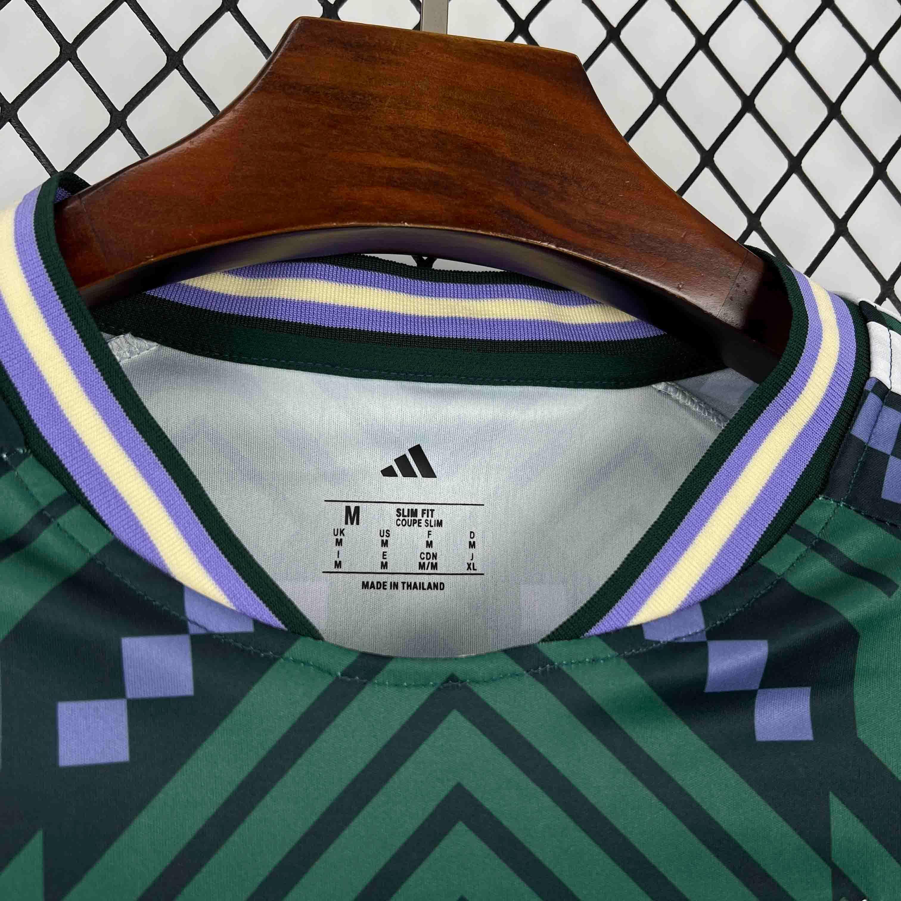 Maillot Arabie Saoudite Coupe du Monde 2026 Le 12 -ème Maillot, maillot de football avec drapeau et logo de l'équipe nationale.