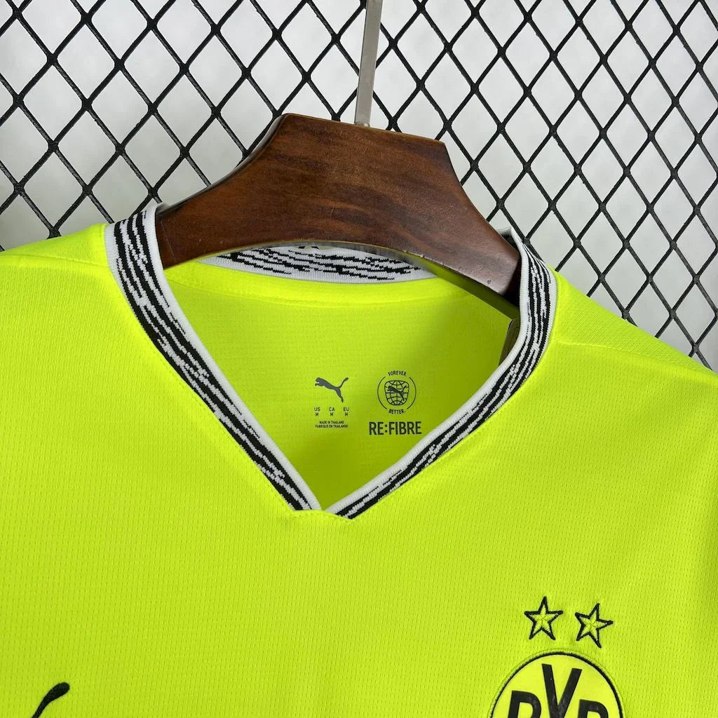 Maillot Dortmund manches longues 2025-26 de la marque Le 12 -ème Maillot, tissu bleu avec logo et détails du club.