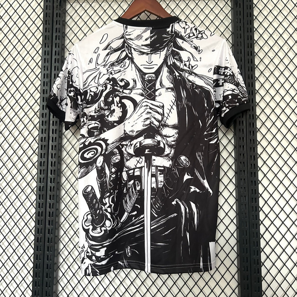 Maillot 2025 Le 12 -ème Maillot style japonais anime, design spécial avec motifs colorés, porté sur mannequin.