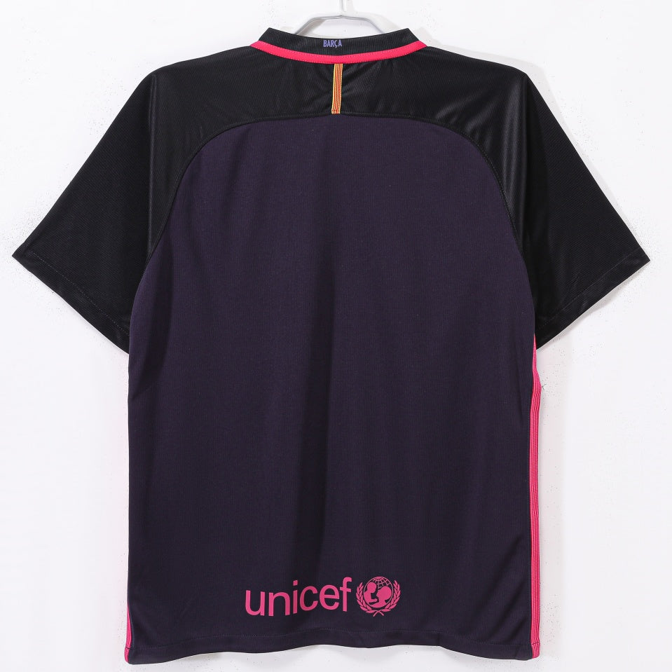 Maillot extérieur rétro 2016-2017 de Barcelone, marque Le 12-ème, avec logo du club et couleurs traditionnelles.