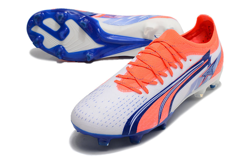 Crampons Ultra Ultimate FG de Le 12 -ème Maillot, vue des pointes en acier et la fixation pour chaussures de football.