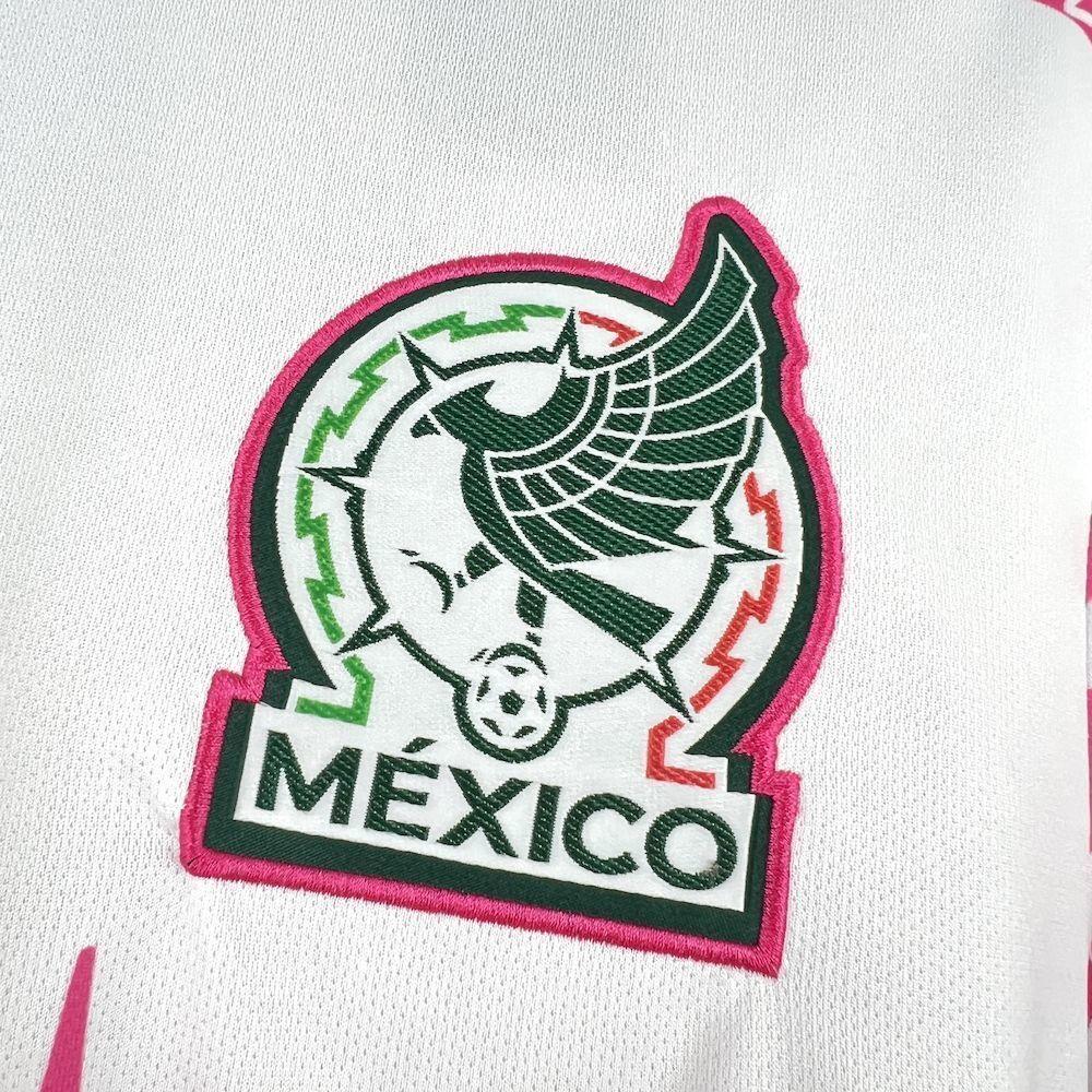 Maillot Mexique 2026 de la marque Le 12 -ème Maillot, vue de face, avec les couleurs et motifs du design officiel.