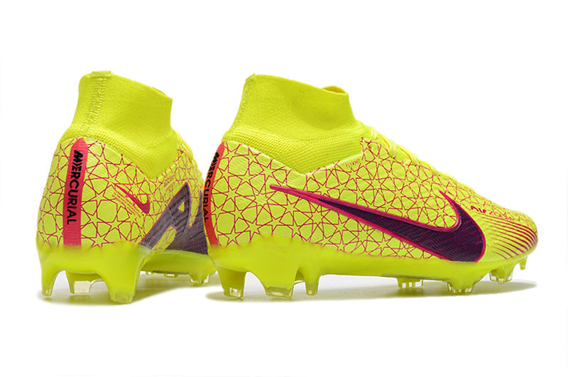 Crampons Mercurial Superfly IX Elite de Le 12 -ème Maillot, vue de face, avec crampons métalliques pour football.