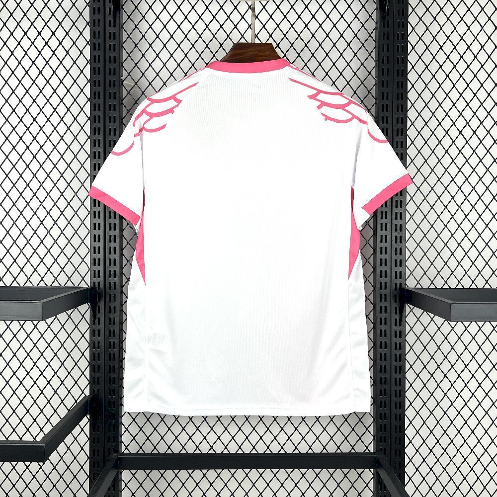 Maillot de football Le 12 -ème Barcelone Rose 25/26, maillot spécial pour fans, avec logo et design rose vif.