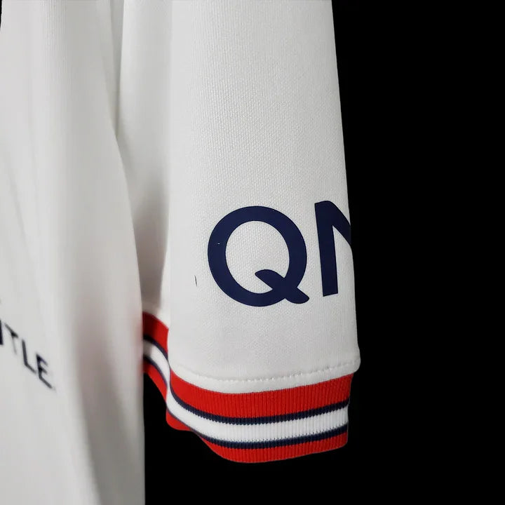 Maillot Paris retro 2017-2018 Le 12, maillot de football avec logo et design vintage visible sur l'image.