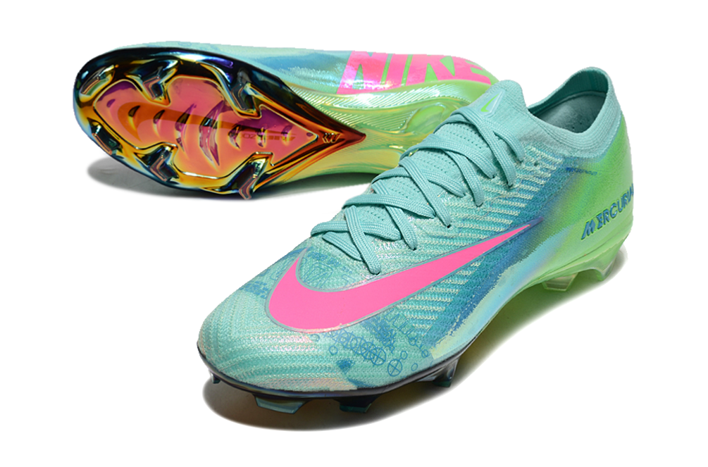 Crampons Mercurial Vapor XV Elite de Le 12-ème Maillot, vue détaillée des pointes en acier et du design du produit de football.