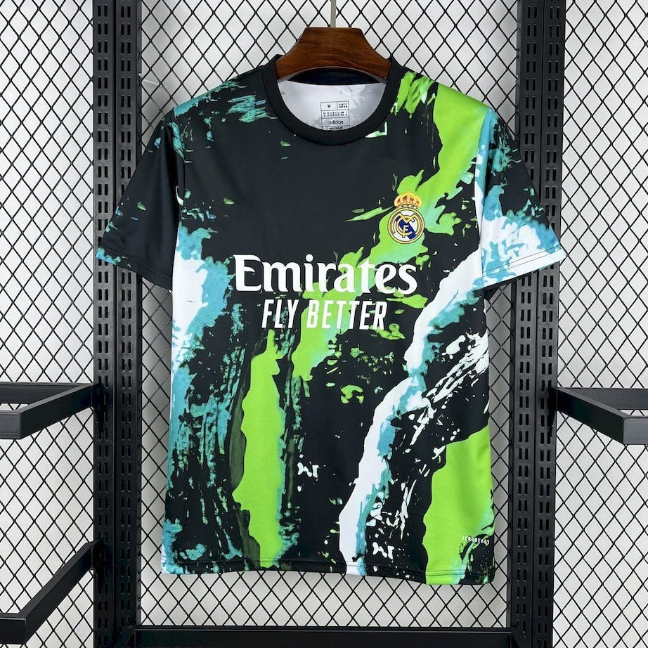 Maillot 24/25 Real Madrid Le 12 -ème Maillot, maillot de football vert avec logo et détails du club, vue de face.