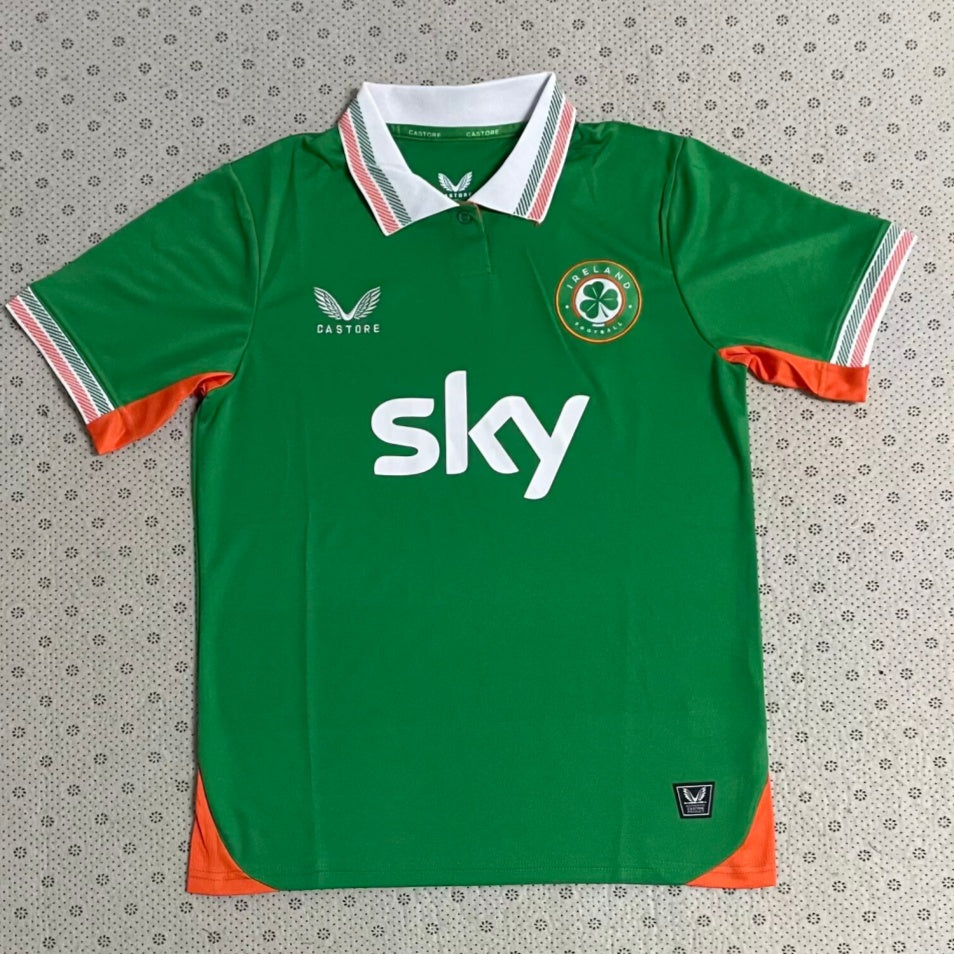 Maillot domicile 25/26 de l'Irlande Le 12 -ème Maillot, maillot de football vert avec logo et détails officiels.
