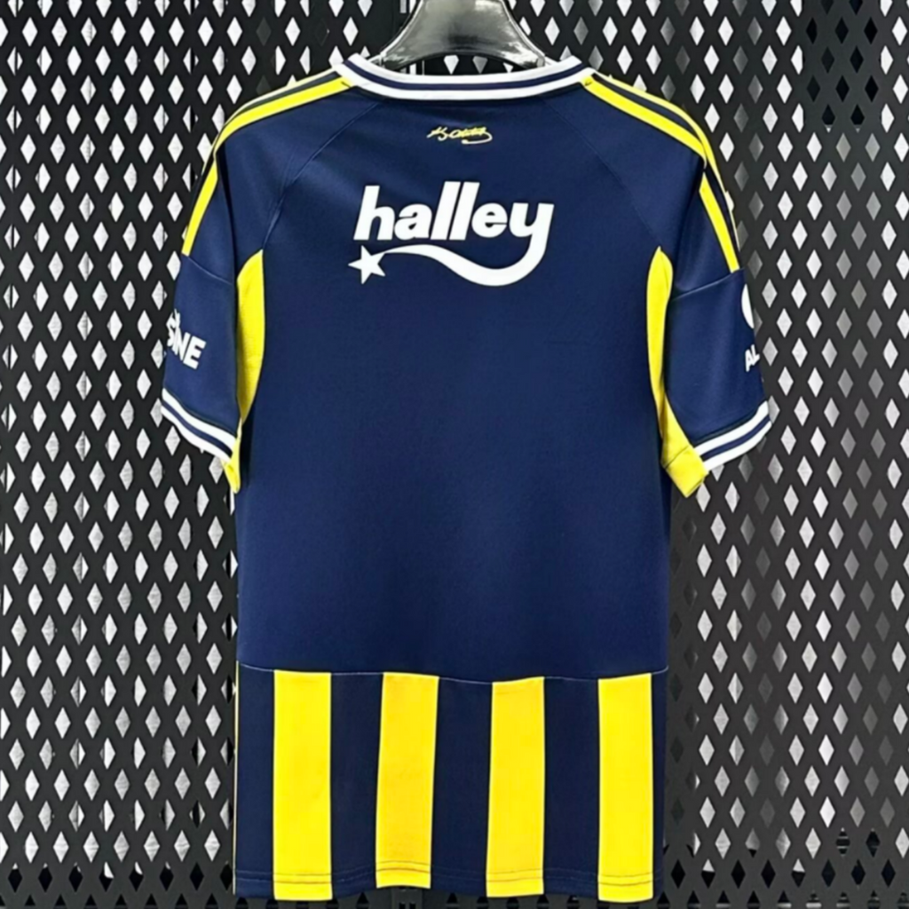 Maillot domicile Fenerbahce 25/26 de Le 12 -ème Maillot, maillot de football jaune et bleu avec logo de l'équipe.