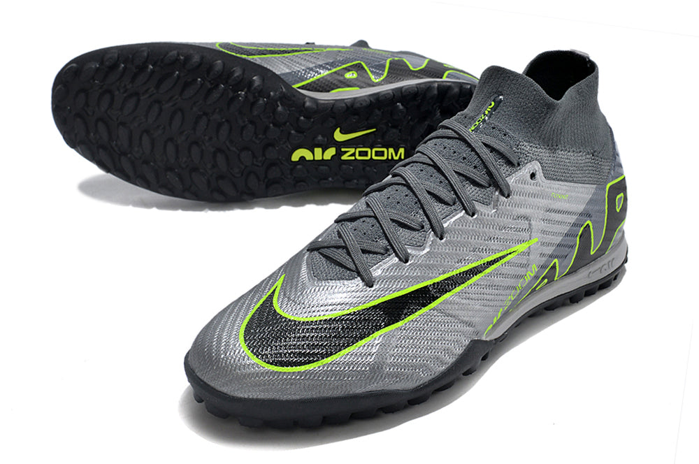 Crampons Mercurial Superfly IX Elite pour football, détails des pointes et design de la chaussure de sport.