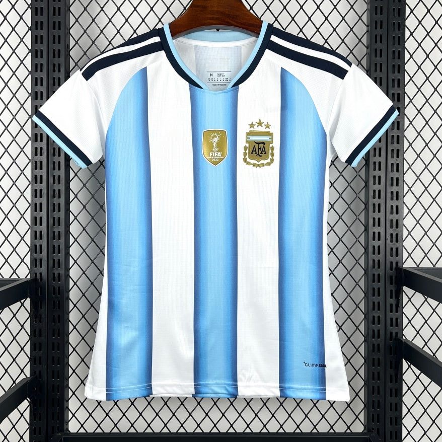Maillot domicile femme Argentine 25/26 de la marque Le 12 -ème Maillot, vue de face avec logo et détails du maillot.