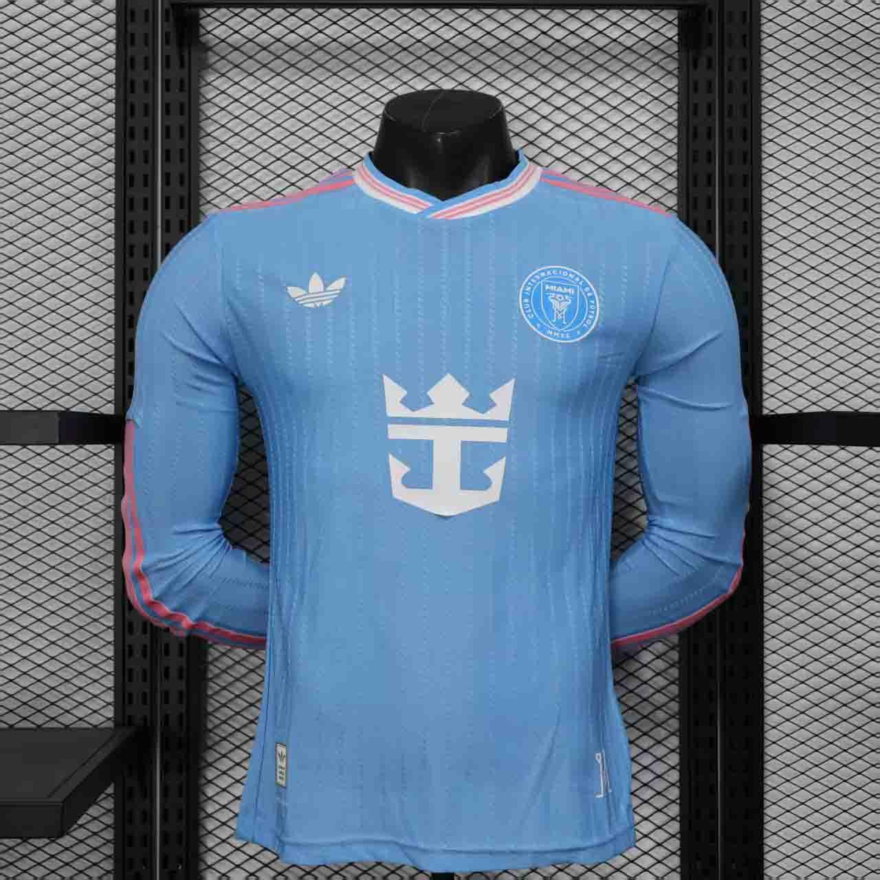 Maillot manches longues Inter Miami 2025-26 Le 12 -ème Maillot, design sportif et logo de l'équipe visible sur le maillot.