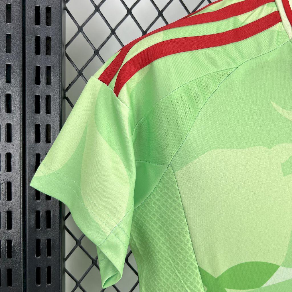 Maillot féminin Italie extérieur EURO 2025 Le 12 -ème Maillot, maillot de football avec couleurs nationales, vue de face.