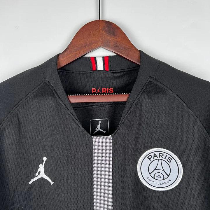 Maillot de football Le 12 Paris Retro 2018-2019, maillot officiel avec logo et design vintage visible sur l'image.