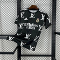 Maillot concept du Real Madrid 2025-26, maillot de football signé Le 12 -ème Maillot, avec design innovant et logo officiel.