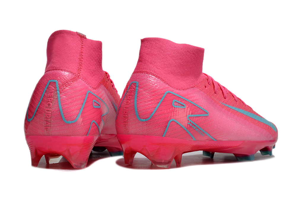 Crampons Mercurial Superfly IIX Elite pour football, avec crampons en acier et semelle en caoutchouc, vue de dessus.