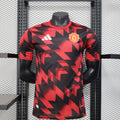 Maillot d'entraînement Manchester United 2025-26, marque Le 12 -ème Maillot, vue de face avec logo et design sportif.