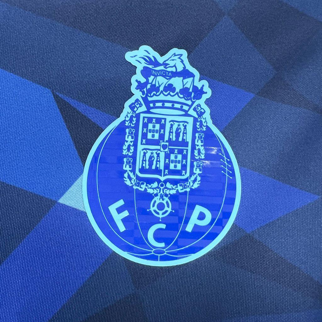 Maillot Porto concept 2024-25 de Le 12 -ème Maillot, maillot de football avec logo et design moderne visible en gros plan