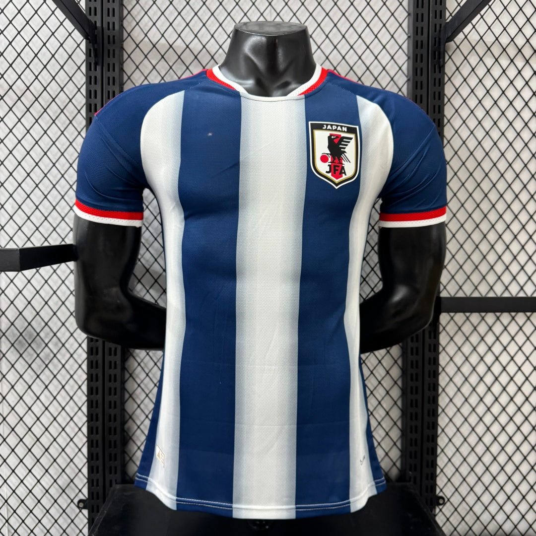 Maillot de football 25/26 japon Le 12 -ème Maillot, modèle spécial joueur, vue de face avec logo et détails en bleu et blanc