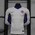 Maillot Chelsea extérieur manches longues 2024-25, Le 12 -ème Maillot, vue de face avec logo et détails du jersey.