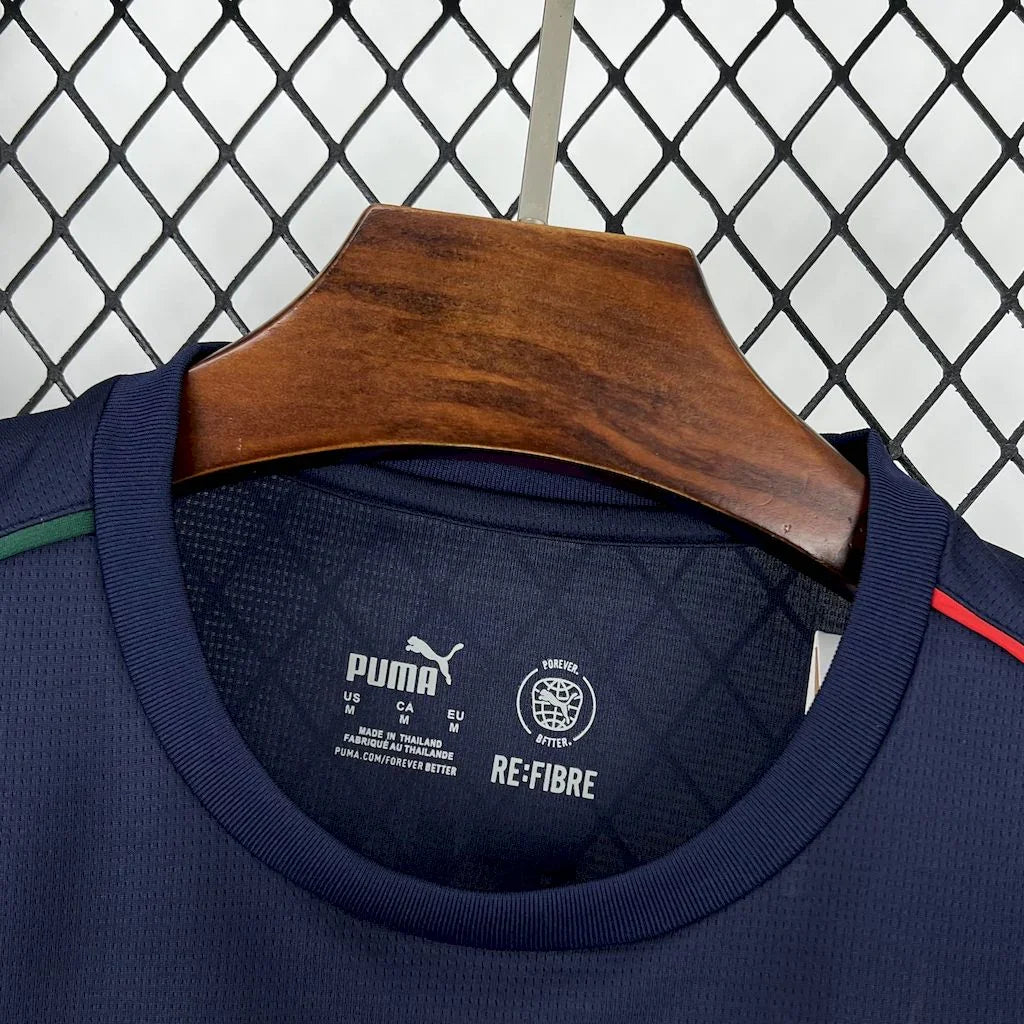 Maillot Portugal concept 2025 de Le 12 -ème Maillot, maillot de football avec drapeau portugais, vue de face sur fond blanc