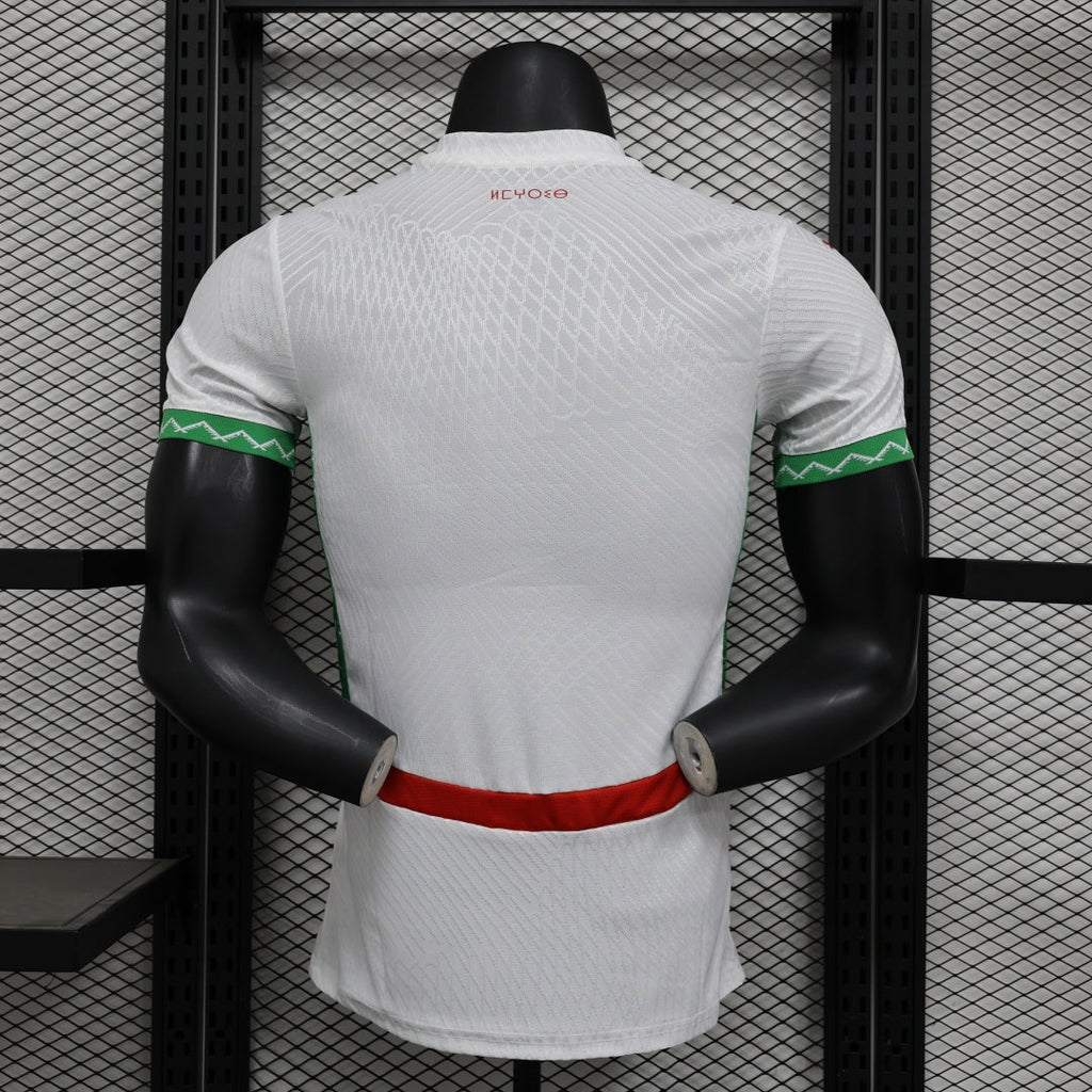 Maillot extérieur 24/25 du Maroc, modèle Le 12ème Maillot, vue de face avec logo et détails du design.