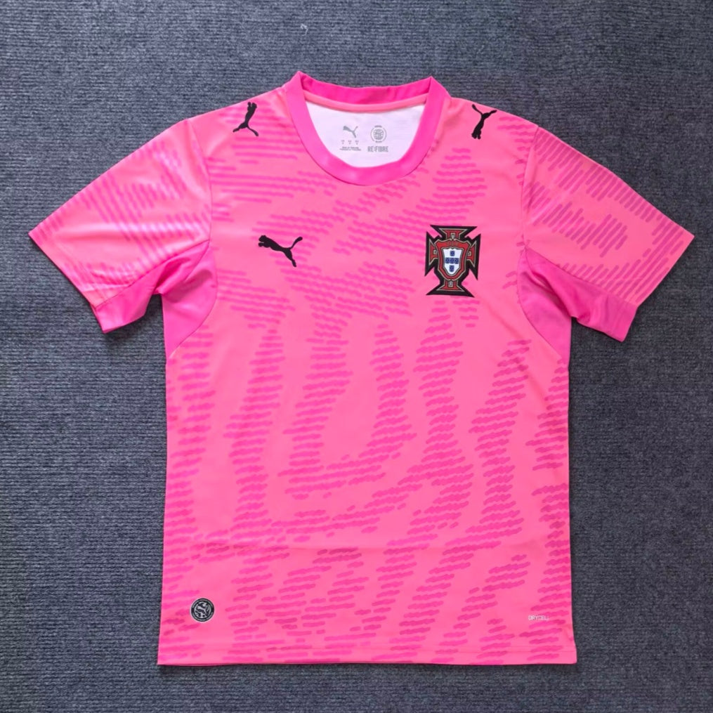 Maillot de football Le 12 -ème Maillot Portugal 25/26 rose I, maillot spécial pour fans, vue de face sur fond blanc